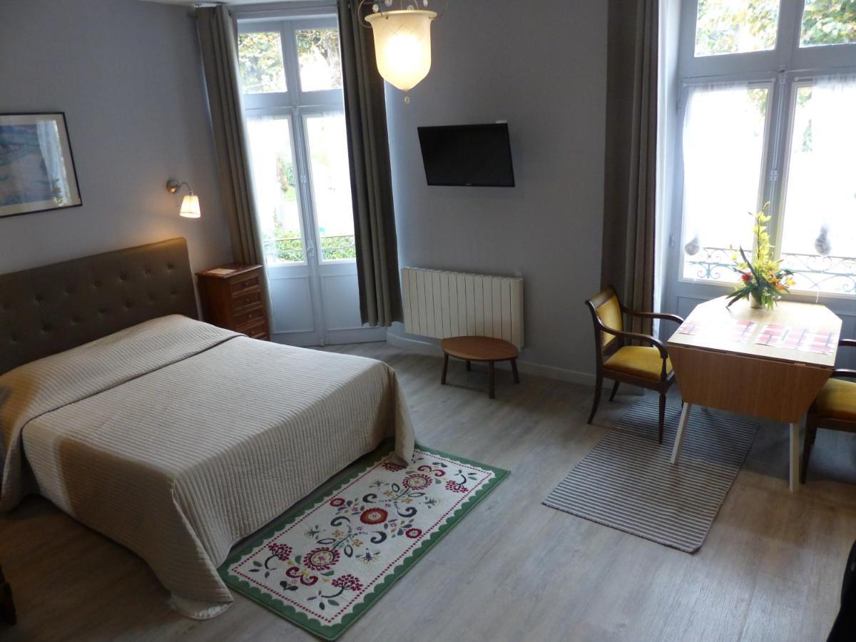 Hotel Des Thermes Bourbon-lʼArchambault Dış mekan fotoğraf