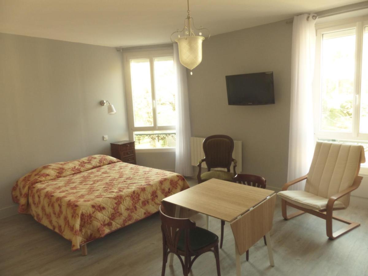 Hotel Des Thermes Bourbon-lʼArchambault Dış mekan fotoğraf